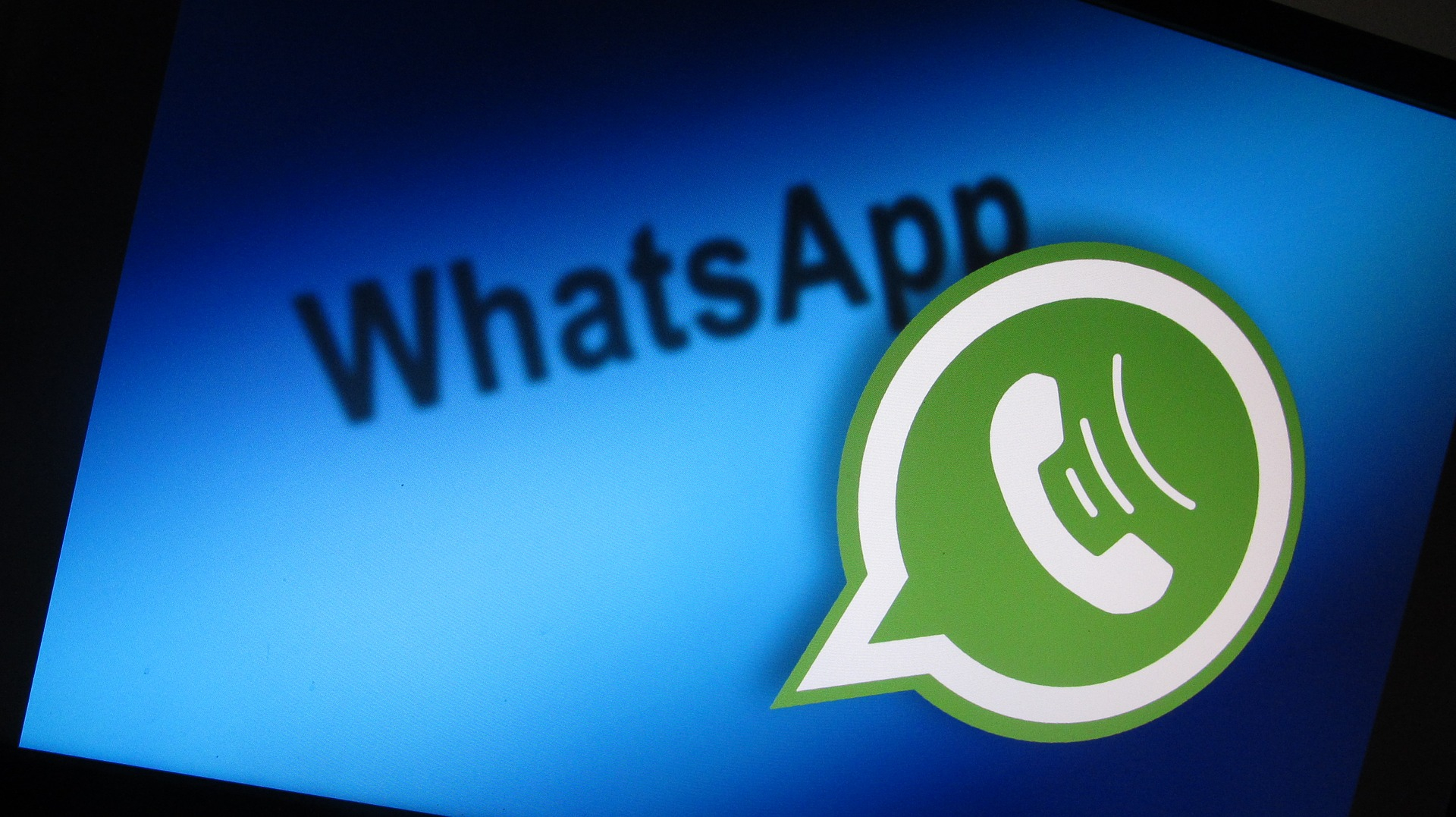 WhatsApp e le reazioni ai messaggi per iPhone e Android