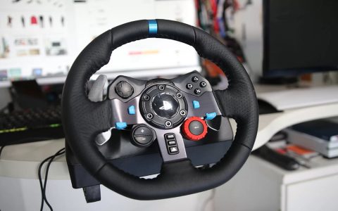 Volante da corsa Logitech G29 ad un prezzo incredibile su Amazon