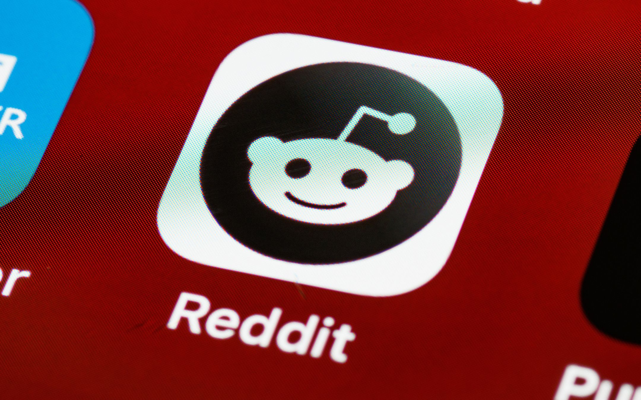 Reddit sospende subreddit per minacce ai dipendenti di DOGE