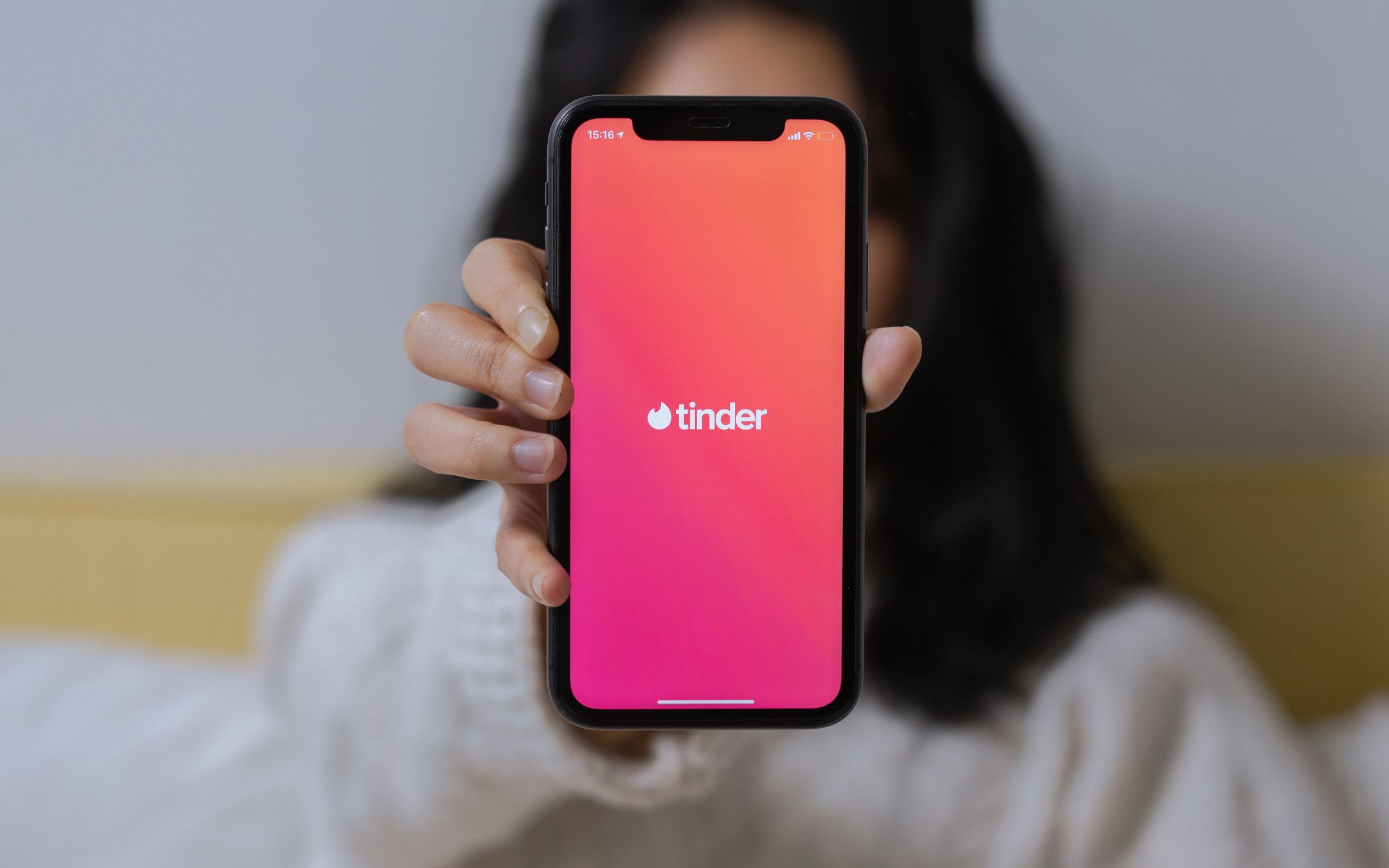 Tinder punta sull’AI per rilanciare migliorare l’esperienza d’uso